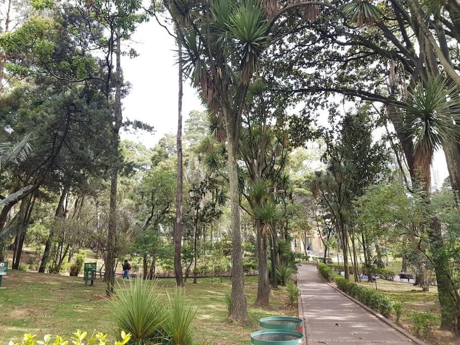 Amoblado Bogota, Wifi, Agua Caliente Appartement Buitenkant foto